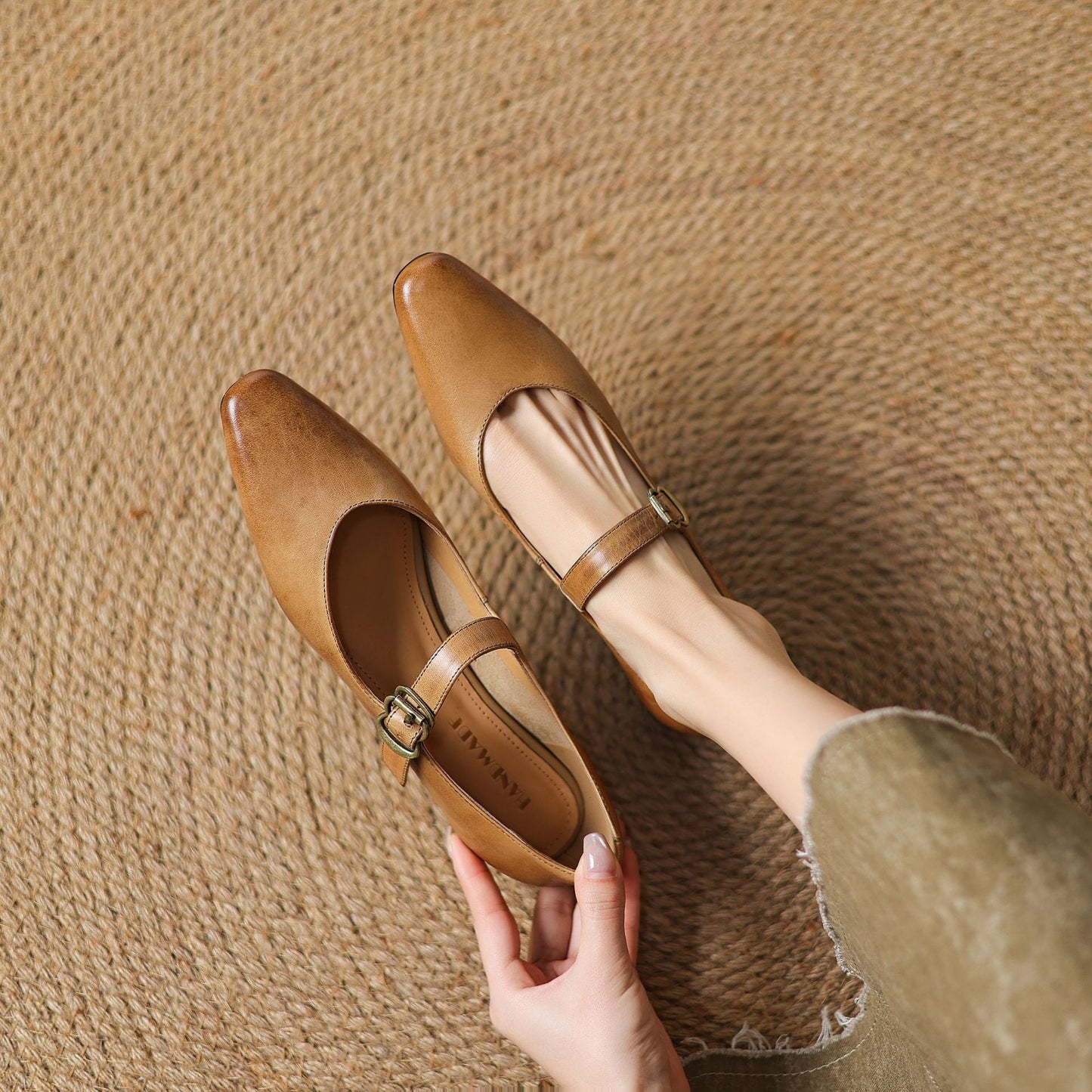 Avelia Graceful Leather Pumps