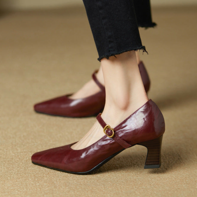 Viora Graceful Leather Pumps