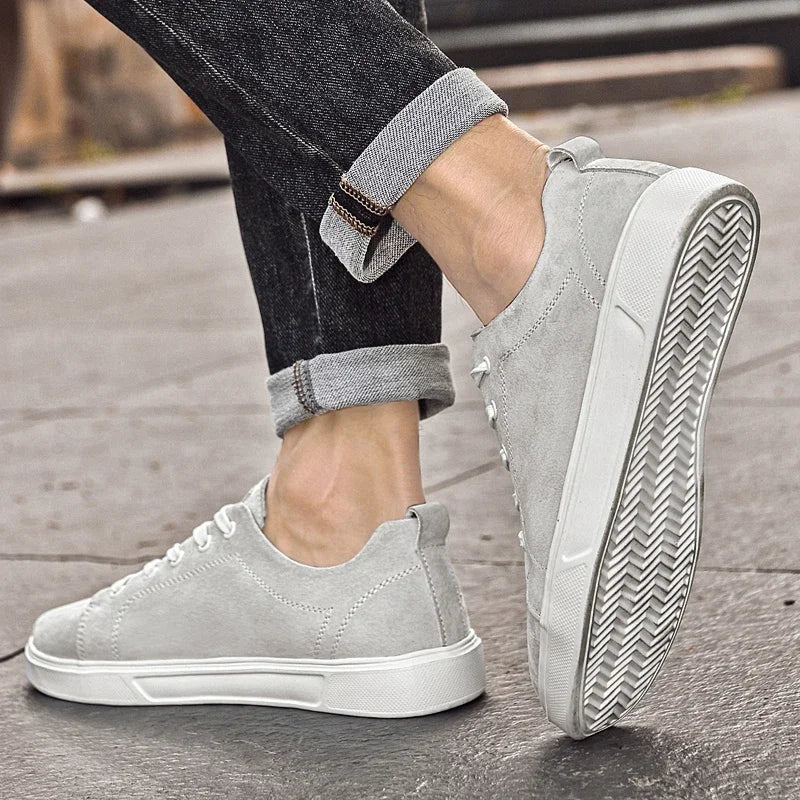 Veloure — Suede Low-Top Sneakers