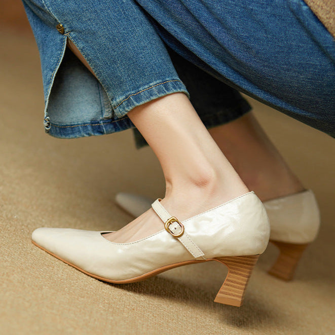 Viora Graceful Leather Pumps
