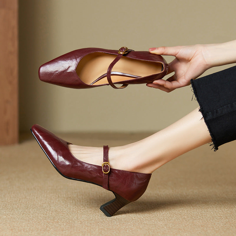 Viora Graceful Leather Pumps