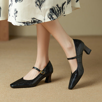 Viora Graceful Leather Pumps