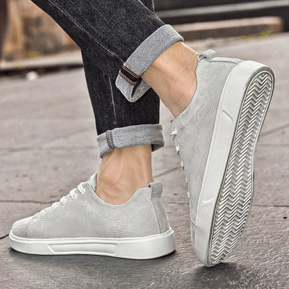 Veloure — Suede Low-Top Sneakers