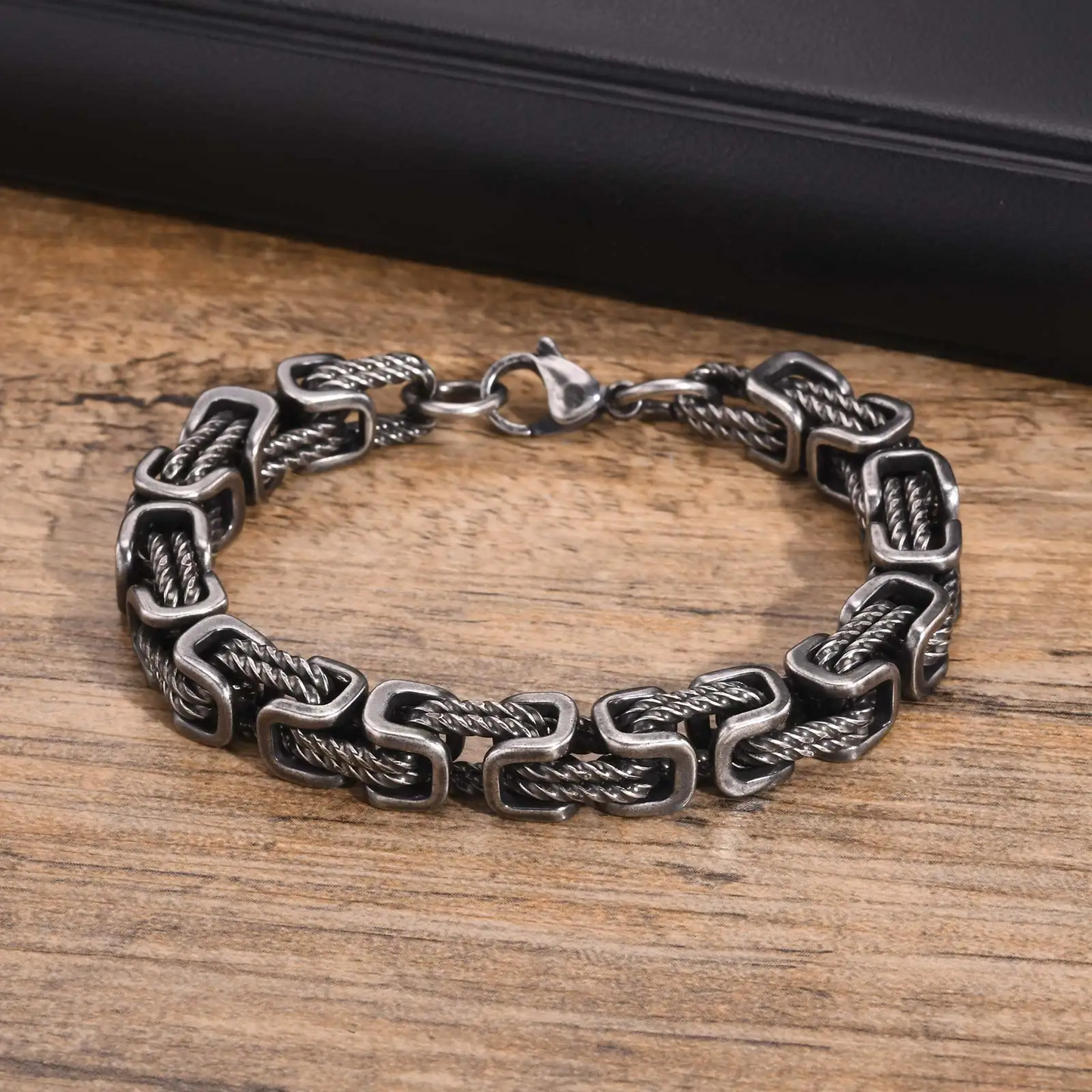 AURIX — Forged Chain Cuff