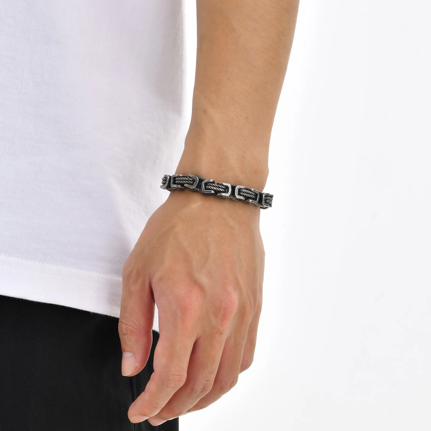 AURIX — Forged Chain Cuff