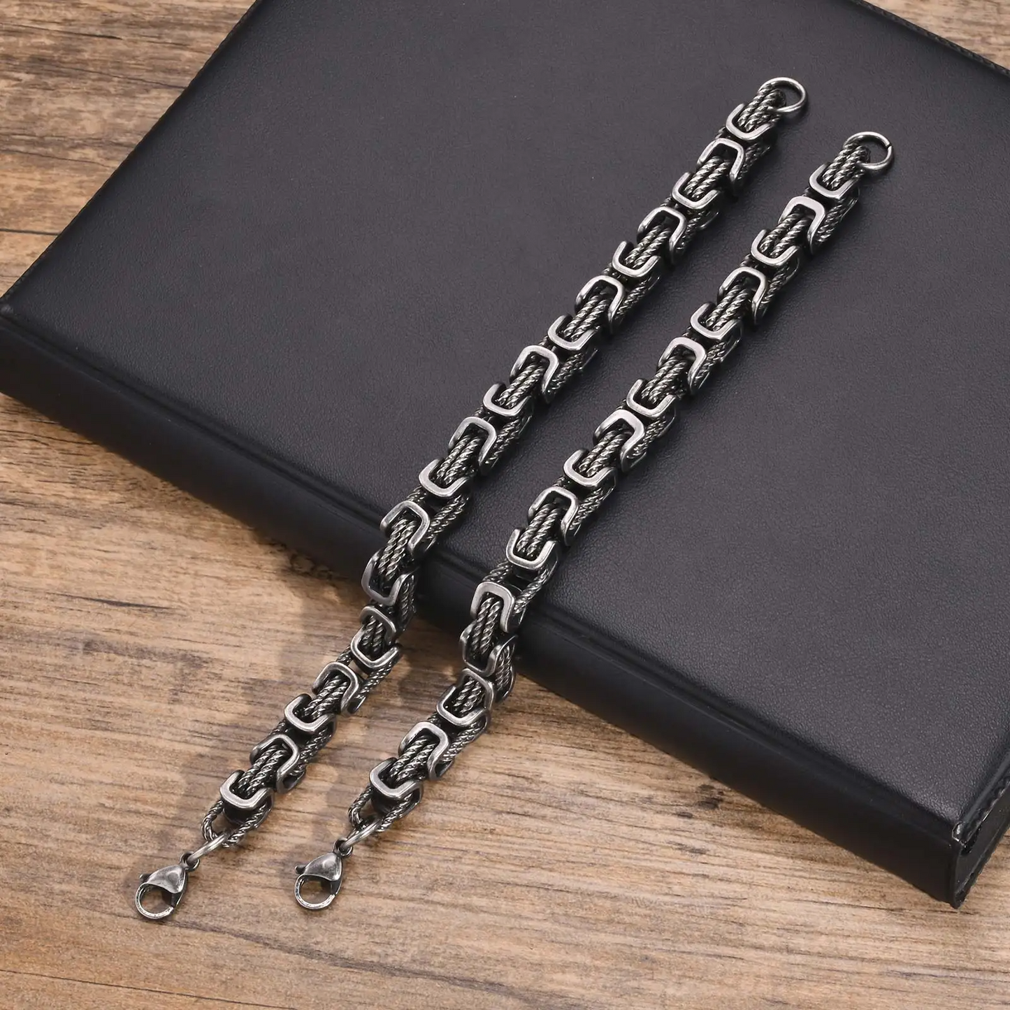 AURIX — Forged Chain Cuff